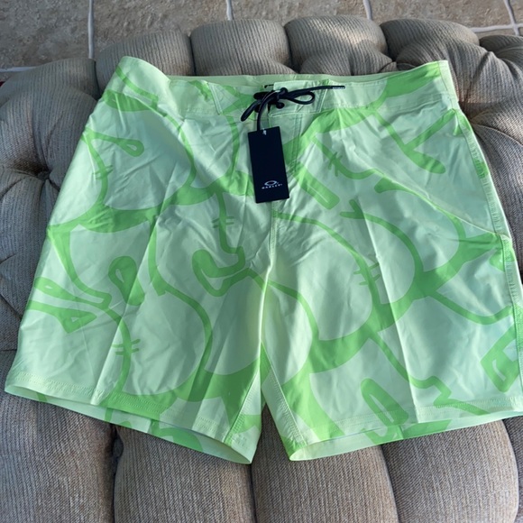 Oakley men’s board shorts
